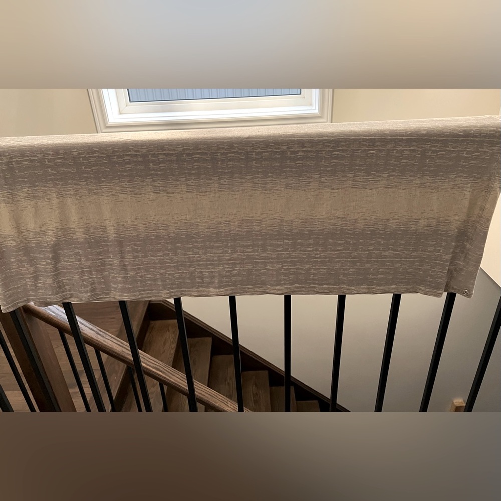 LULULEMON Twist & Shout Scarf in Misty Stripe Burnout Cashew Ambient Grey - Picture 6 of 12